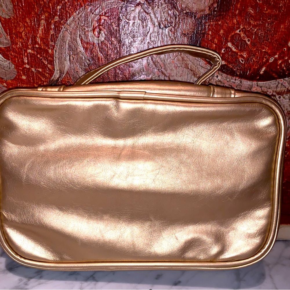 💕ZIPPERED GOLD COSMETIC/JEWELRY BAG💕NEVER USED!!EXCELLENT CONDITION!! - Picture 2 of 7